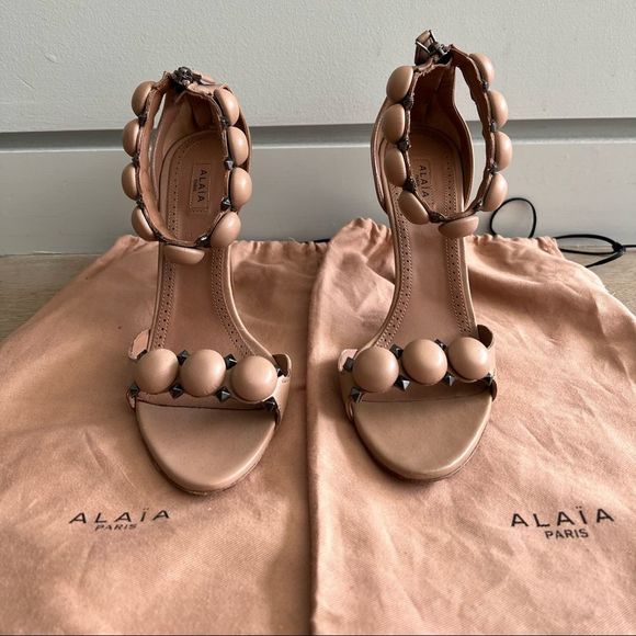 Alaia Shoes - ALAIA BOMBE ANKLE-STRAP LEATHER SANDALS